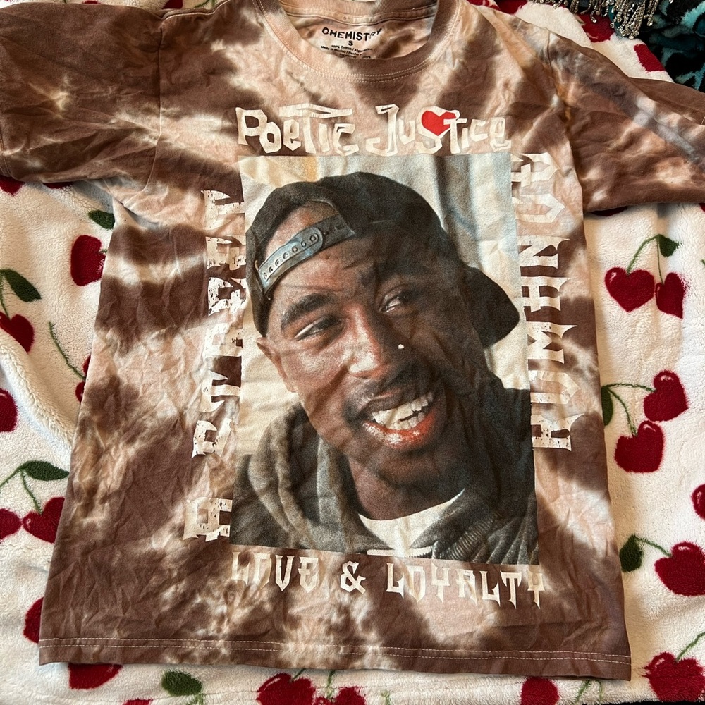 tupac graphic t